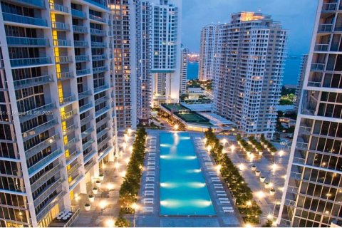 Condo in Miami, Florida, 1 bedroom  № 1944739 - photo 1