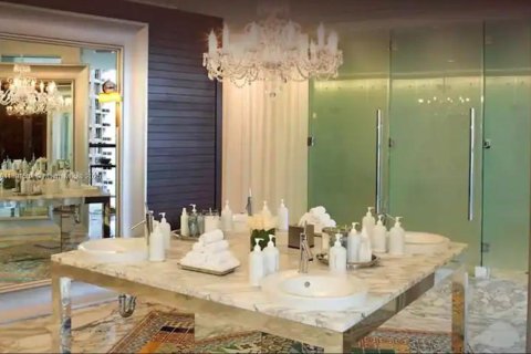 Condo in Miami, Florida, 1 bedroom  № 1944739 - photo 22