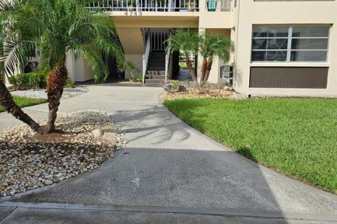 Condo in New Port Richey, Florida, 2 bedrooms  № 1810736 - photo 2