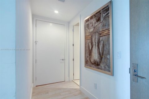 Condominio en venta en Bal Harbour, Florida, 1 dormitorio, 117.71 m2 № 1727679 - foto 13