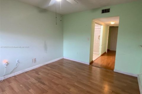 Condo in Davie, Florida, 2 bedrooms  № 1859010 - photo 9