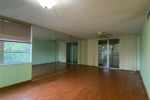 Condo in Davie, Florida, 2 bedrooms  № 1859010 - photo 11