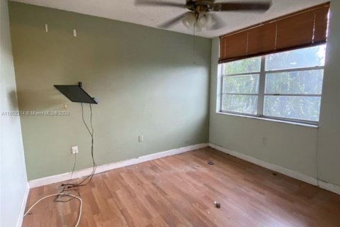 Condo in Davie, Florida, 2 bedrooms  № 1859010 - photo 13