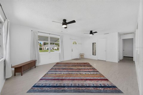 Villa ou maison à louer à New Smyrna Beach, Floride: 2 chambres, 87.7 m2 № 2419296 - photo 5