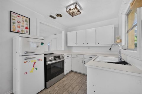 Villa ou maison à louer à New Smyrna Beach, Floride: 2 chambres, 87.7 m2 № 2419296 - photo 7