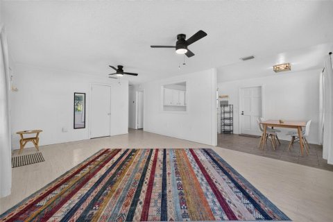 Villa ou maison à louer à New Smyrna Beach, Floride: 2 chambres, 87.7 m2 № 2419296 - photo 4