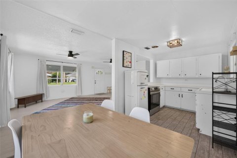 Villa ou maison à louer à New Smyrna Beach, Floride: 2 chambres, 87.7 m2 № 2419296 - photo 12