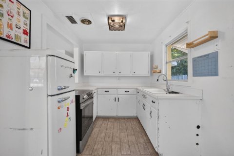 Villa ou maison à louer à New Smyrna Beach, Floride: 2 chambres, 87.7 m2 № 2419296 - photo 6