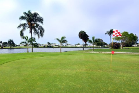 House in Boynton Beach, Florida 2 bedrooms, 132.66 sq.m. № 2190038 - photo 20