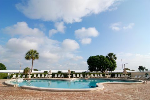 House in Boynton Beach, Florida 2 bedrooms, 132.66 sq.m. № 2190038 - photo 26