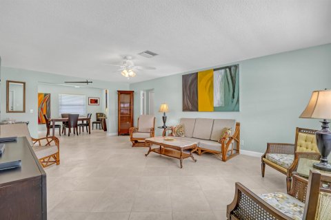 House in Boynton Beach, Florida 2 bedrooms, 132.66 sq.m. № 2190038 - photo 4