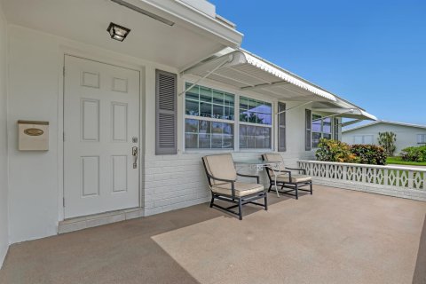 House in Boynton Beach, Florida 2 bedrooms, 132.66 sq.m. № 2190038 - photo 2