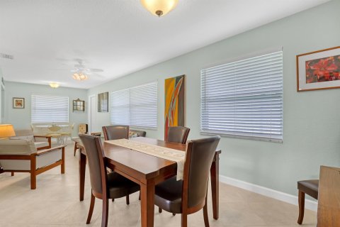 House in Boynton Beach, Florida 2 bedrooms, 132.66 sq.m. № 2190038 - photo 8
