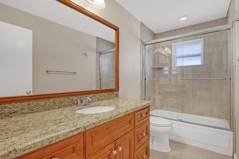 House in Boynton Beach, Florida 2 bedrooms, 132.66 sq.m. № 2190038 - photo 12