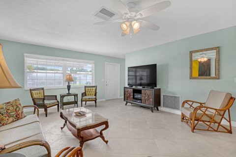 House in Boynton Beach, Florida 2 bedrooms, 132.66 sq.m. № 2190038 - photo 3