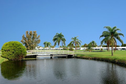 House in Boynton Beach, Florida 2 bedrooms, 132.66 sq.m. № 2190038 - photo 19