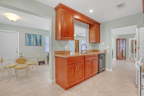 House in Boynton Beach, Florida 2 bedrooms, 132.66 sq.m. № 2190038 - photo 6