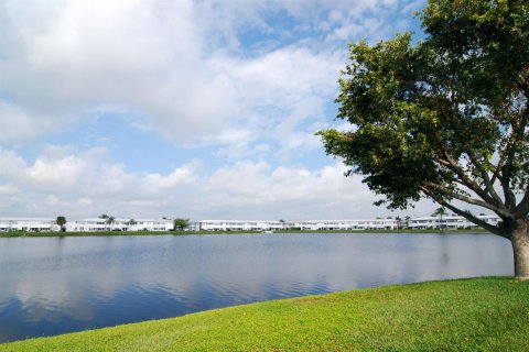 House in Boynton Beach, Florida 2 bedrooms, 132.66 sq.m. № 2190038 - photo 23