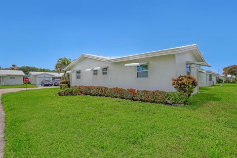House in Boynton Beach, Florida 2 bedrooms, 132.66 sq.m. № 2190038 - photo 14