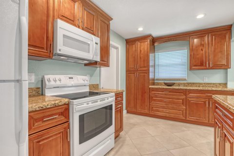 House in Boynton Beach, Florida 2 bedrooms, 132.66 sq.m. № 2190038 - photo 5