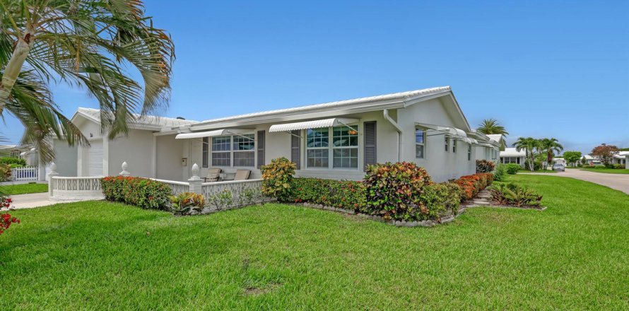 House in Boynton Beach, Florida 2 bedrooms, 132.66 sq.m. № 2190038