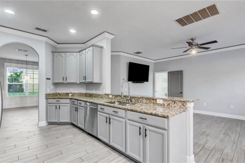 Villa ou maison à louer à Kissimmee, Floride: 5 chambres, 260.13 m2 № 2198485 - photo 12