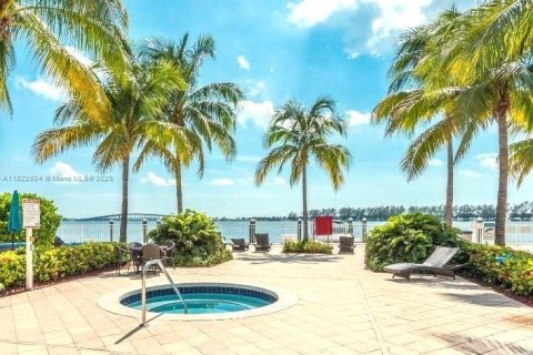 Condominio en venta en Miami, Florida, 1 dormitorio, 73.49 m2 № 1785882 - foto 18