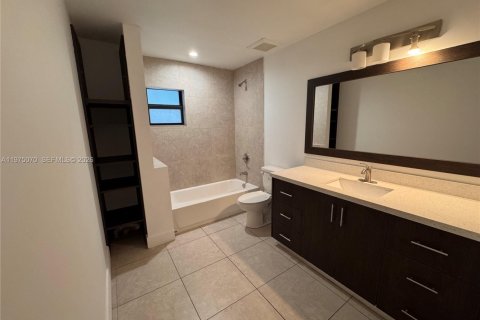 Снять в аренду квартиру в Халландейл-Бич, Флорида 3 спальни, 120.77м2, № 2038219 - фото 3