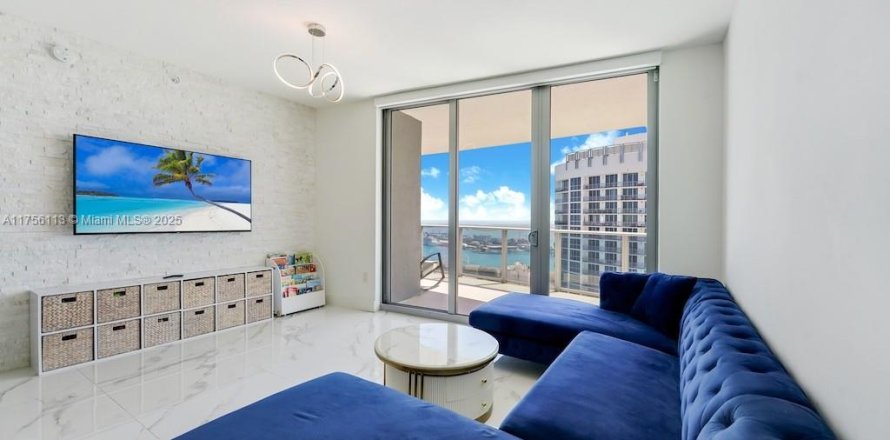 Кондоминиум с 2 спальнями в Майами, Флорида № 1958059