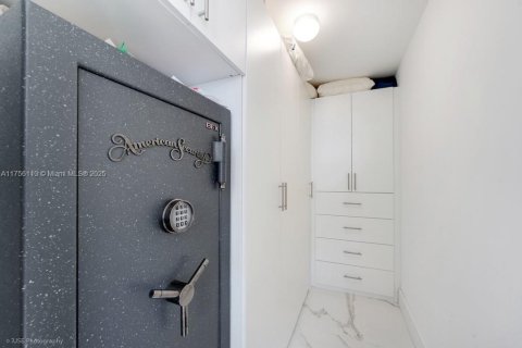 Купить кондоминиум в Майами, Флорида 2 спальни, 114.18м2, № 1958059 - фото 10