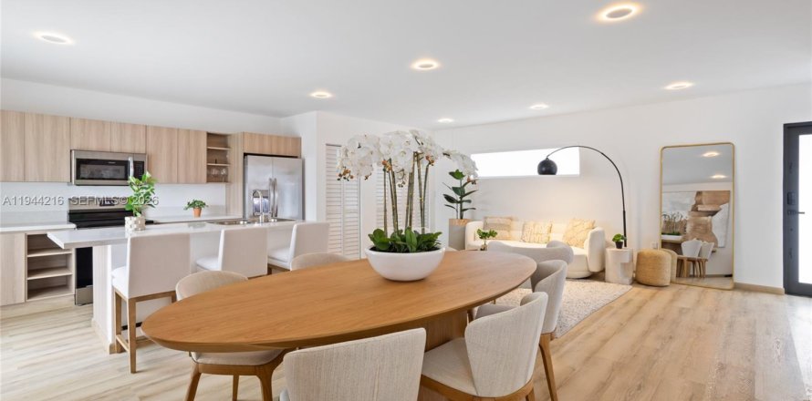 Touwnhouse à Florida City, Floride 4 chambres, 161.28 m2 № 2078959