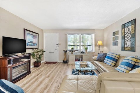 Apartment in Dunedin, Florida 2 bedrooms, 119.84 sq.m. № 1640117 - photo 3