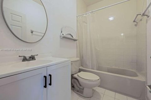 Townhouse in Homestead, Florida 3 bedrooms, 146.04 sq.m. № 2012574 - photo 22