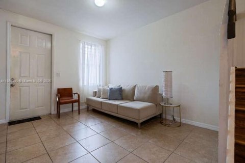 Townhouse in Homestead, Florida 3 bedrooms, 146.04 sq.m. № 2012574 - photo 8