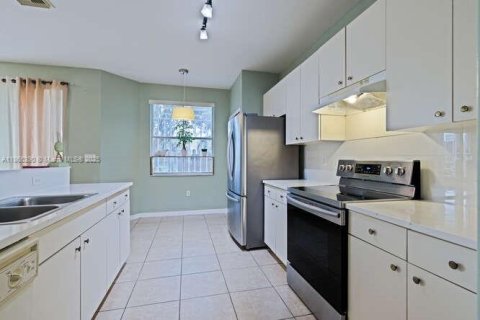 Townhouse in Homestead, Florida 3 bedrooms, 146.04 sq.m. № 2012574 - photo 14