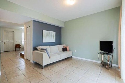 Townhouse in Homestead, Florida 3 bedrooms, 146.04 sq.m. № 2012574 - photo 4