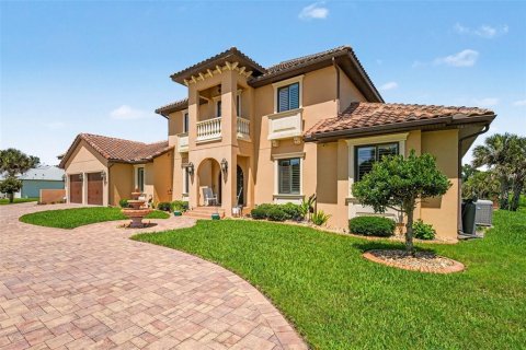 House in Titusville, Florida 3 bedrooms, 364.27 sq.m. № 2211032 - photo 4