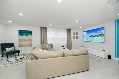 House in Cape Canaveral, Florida 3 bedrooms, 140.75 sq.m. № 2098406 - photo 16