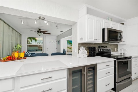 House in Cape Canaveral, Florida 3 bedrooms, 140.75 sq.m. № 2098406 - photo 13