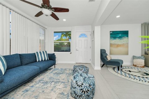 House in Cape Canaveral, Florida 3 bedrooms, 140.75 sq.m. № 2098406 - photo 23