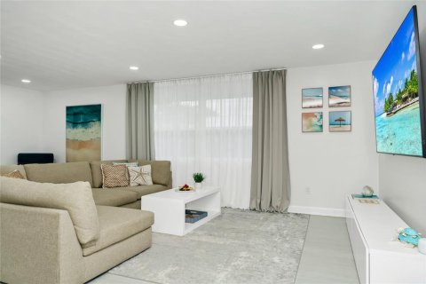 House in Cape Canaveral, Florida 3 bedrooms, 140.75 sq.m. № 2098406 - photo 15