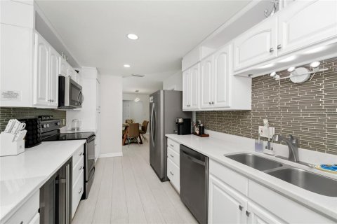 House in Cape Canaveral, Florida 3 bedrooms, 140.75 sq.m. № 2098406 - photo 12