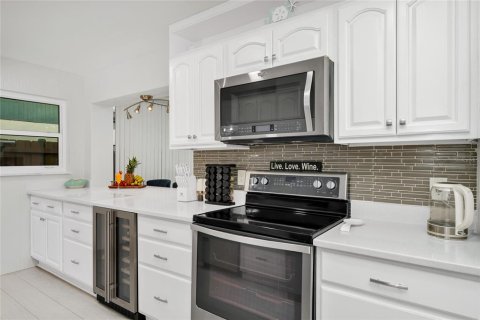 House in Cape Canaveral, Florida 3 bedrooms, 140.75 sq.m. № 2098406 - photo 10
