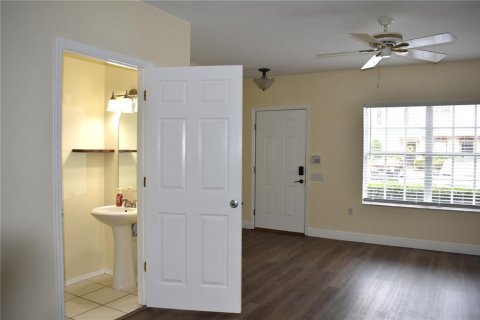 Touwnhouse à louer à Tampa, Floride: 2 chambres, 107.02 m2 № 2102749 - photo 3