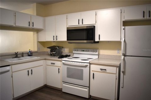 Touwnhouse à louer à Tampa, Floride: 2 chambres, 107.02 m2 № 2102749 - photo 5