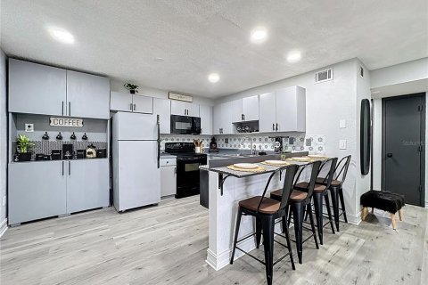 Condominio en alquiler en Land O' Lakes, Florida, 2 dormitorios, 74.32 m2 № 2111033 - foto 8