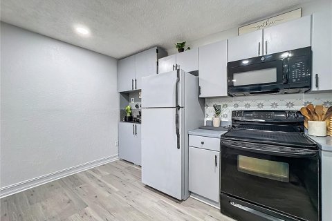 Condominio en alquiler en Land O' Lakes, Florida, 2 dormitorios, 74.32 m2 № 2111033 - foto 9