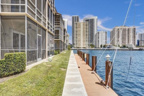 Copropriété à louer à Hallandale Beach, Floride: 1 chambre, 82.68 m2 № 2186622 - photo 23