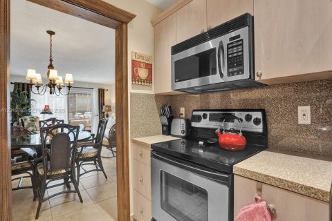 Copropriété à louer à Hallandale Beach, Floride: 1 chambre, 82.68 m2 № 2186622 - photo 13