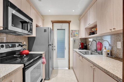 Copropriété à louer à Hallandale Beach, Floride: 1 chambre, 82.68 m2 № 2186622 - photo 4